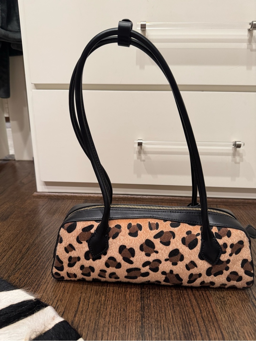 Black Strap Leopard Print Women’s Shoulder Bag - Picture 8 of 9